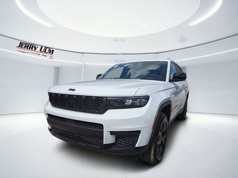 New 2025 Jeep Grand Cherokee L Altitude AWD/4WD image 6