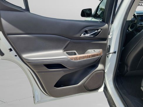 Used 2021 GMC Acadia Denali w/ Denali Technology Package FWD image 11