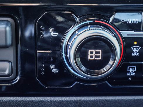 Certified 2025 GMC Sierra 1500 SLT image 8