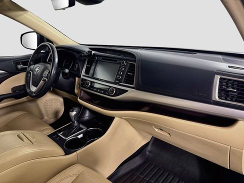 Used 2017 Toyota Highlander XLE AWD/4WD image 33