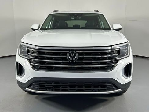 Used 2024 Volkswagen Atlas SE image 2