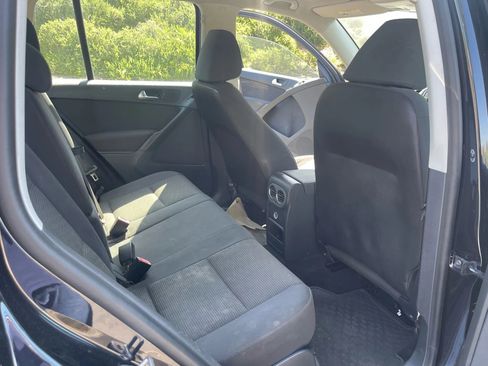 Used 2017 Volkswagen Tiguan S image 12