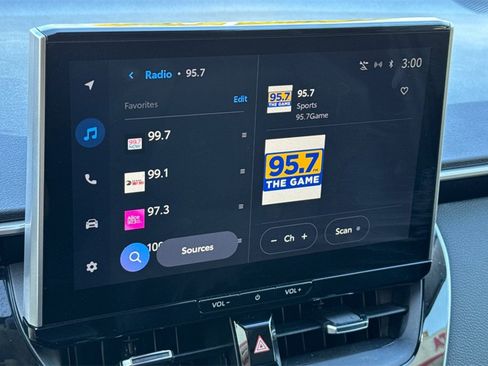 Certified 2025 Toyota Corolla XLE image 16