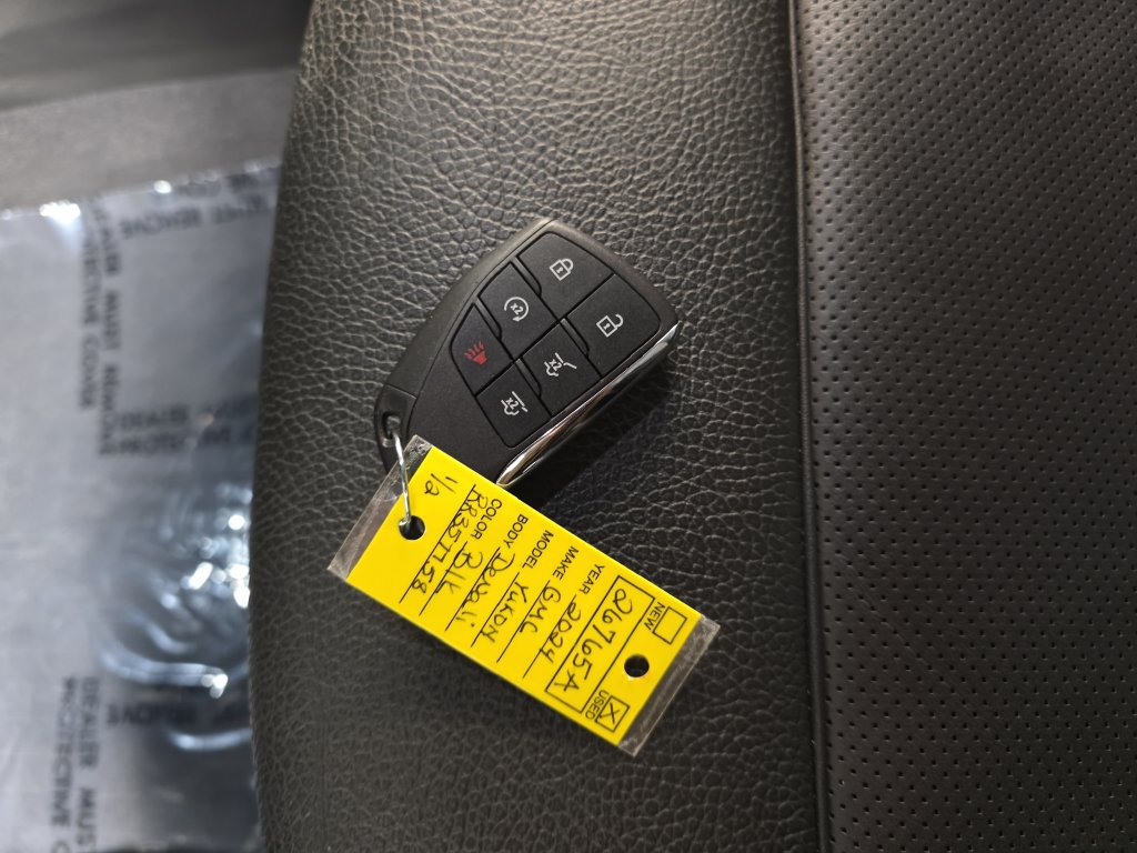 Used 2024 GMC Yukon Denali w/ Advanced Technology Package AWD/4WD image 34