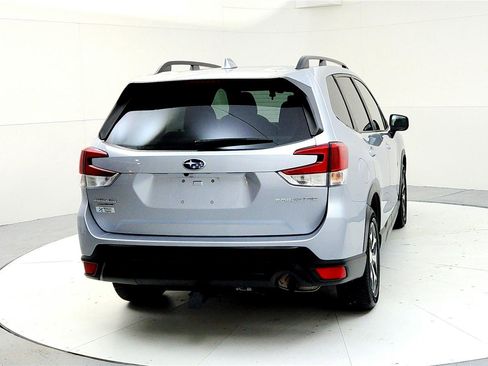 Used 2020 Subaru Forester Premium image 5