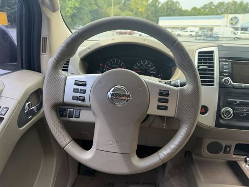 Used 2015 Nissan Frontier SV RWD image 22