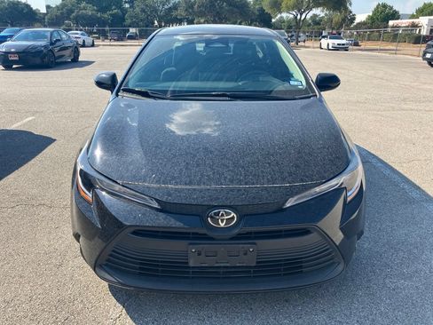 Used 2025 Toyota Corolla LE FWD image 2