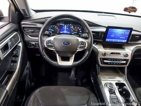 Used 2022 Ford Explorer XLT AWD/4WD image 18