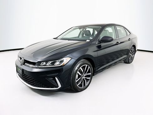 Used 2025 Volkswagen Jetta SE image 3