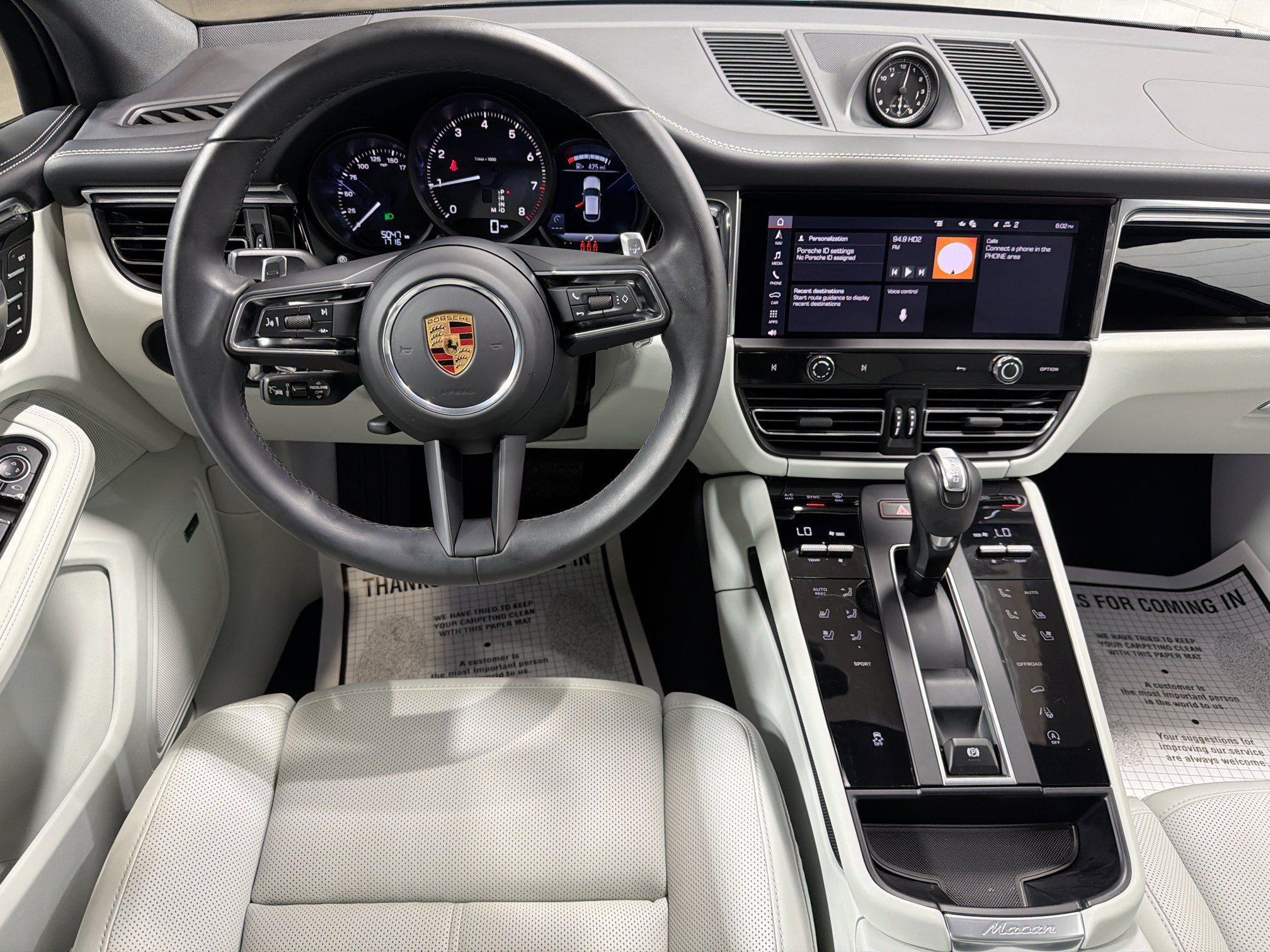 Certified 2026 Porsche Macan AWD/4WD image 17