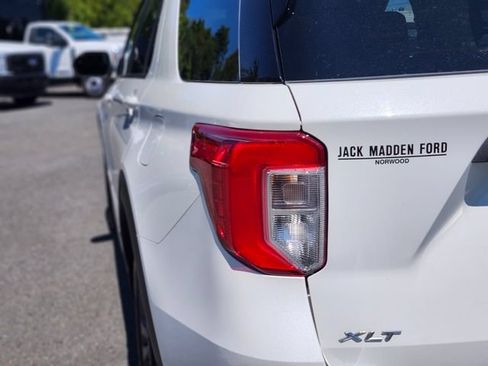 Used 2023 Ford Explorer XLT w/ Equipment Group 202A AWD/4WD image 9