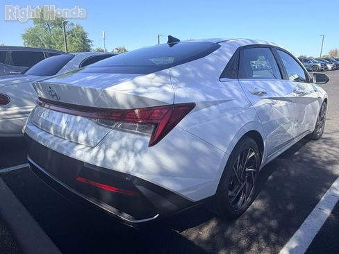 Used 2025 Hyundai Elantra SEL FWD image 4