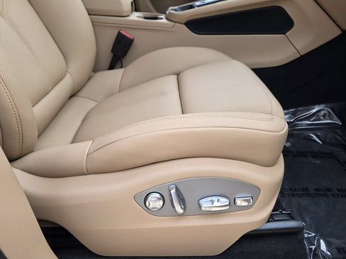 Used 2026 Porsche Macan AWD/4WD image 43