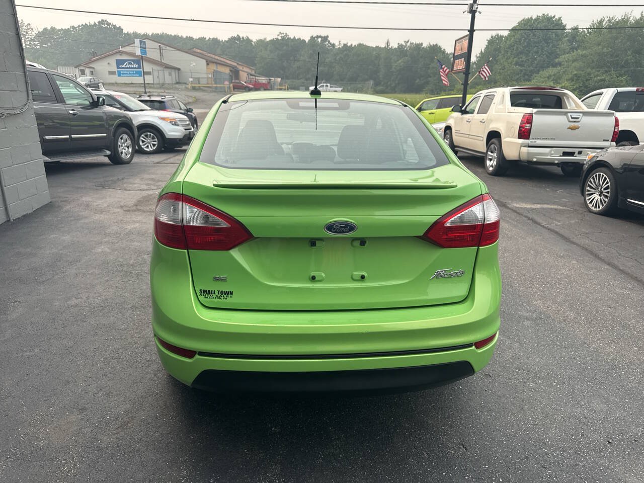 Used 2014 Ford Fiesta SE w/ Equipment Group 201A FWD image 7