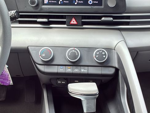 Certified 2025 Hyundai Elantra SE FWD image 20