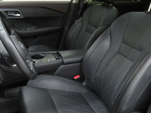 Used 2023 Nissan Rogue Platinum FWD image 11