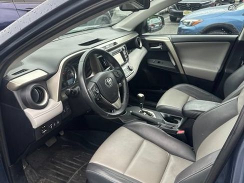Used 2014 Toyota RAV4 Limited w/ Technology Package AWD/4WD image 5