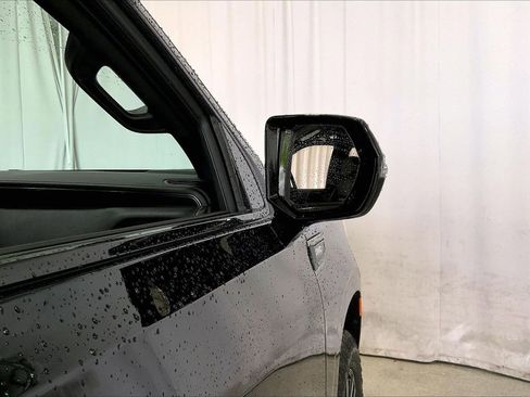 Used 2024 GMC Yukon XL AT4 AWD/4WD image 11
