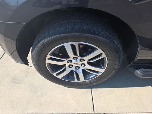 Used 2024 Ford Expedition Limited image 9