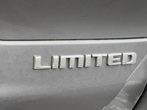 Used 2022 Jeep Grand Cherokee L Limited image 3