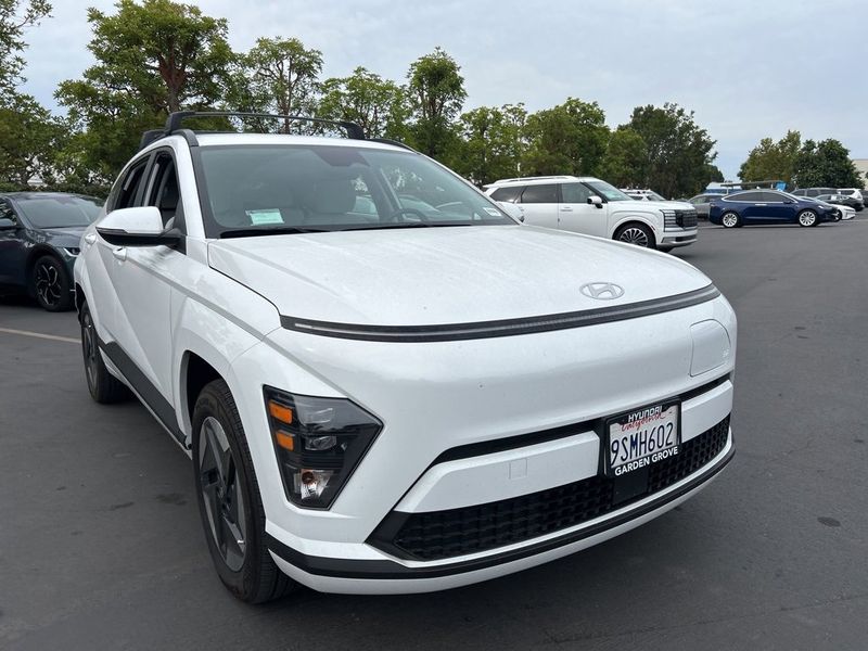 Certified 2025 Hyundai Kona SEL image 1