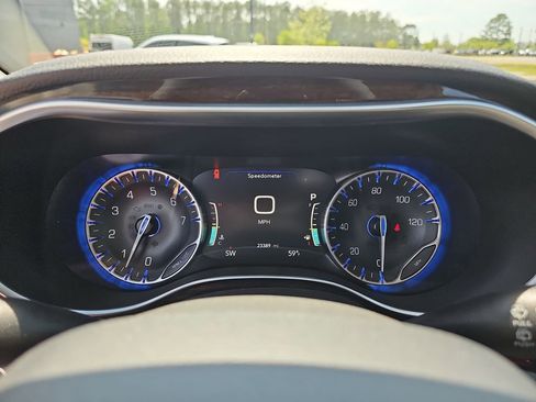Used 2023 Chrysler Pacifica Limited w/ Uconnect Theater Family Group AWD/4WD image 25