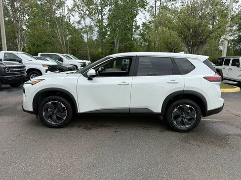 Used 2025 Nissan Rogue SV image 2