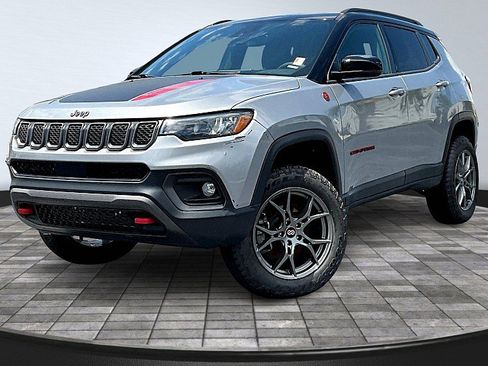 Used 2023 Jeep Compass Trailhawk AWD/4WD image 1