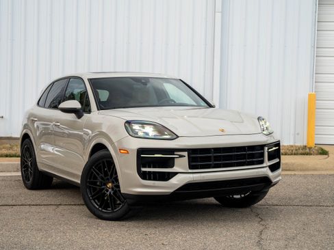 Certified 2024 Porsche Cayenne S image 9