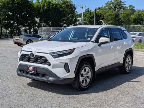 Used 2023 Toyota RAV4 LE AWD/4WD image 9