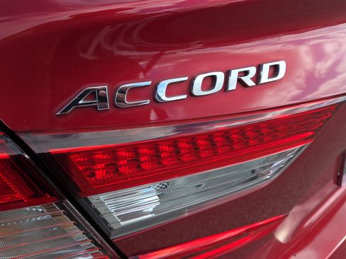 Used 2018 Honda Accord Touring image 35