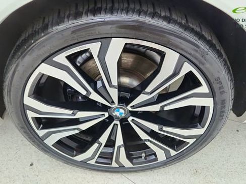 Used 2024 BMW X7 xDrive40i w/ M Sport Package AWD/4WD image 64