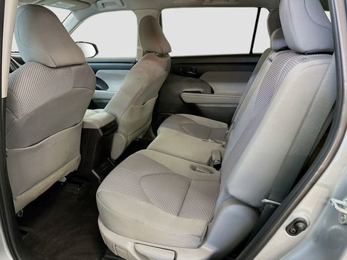 Used 2023 Toyota Highlander LE image 29