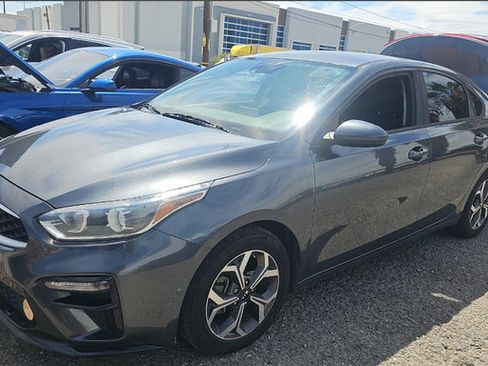Used 2020 Kia Forte LXS FWD image 1