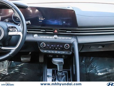Certified 2023 Hyundai Elantra Limited FWD image 13