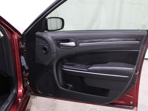 Used 2019 Chrysler 300 Touring w/ Sport Appearance Package image 28