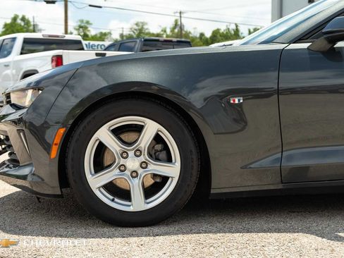 Used 2018 Chevrolet Camaro LT RWD image 11