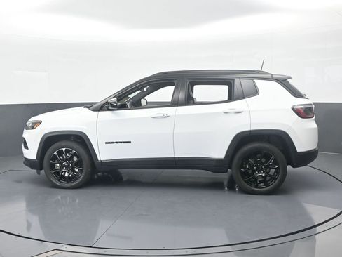 Used 2023 Jeep Compass Altitude image 3