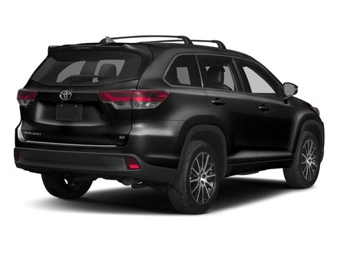 Used 2018 Toyota Highlander SE AWD/4WD image 3