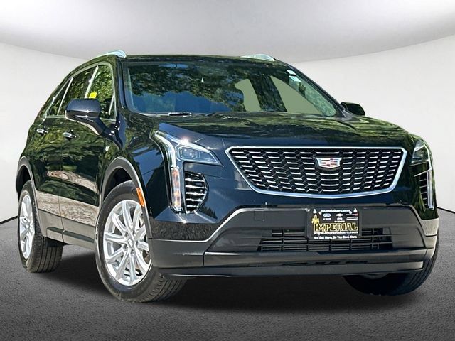 Used 2023 Cadillac XT4 Luxury w/ Cold Weather Package AWD/4WD image 2