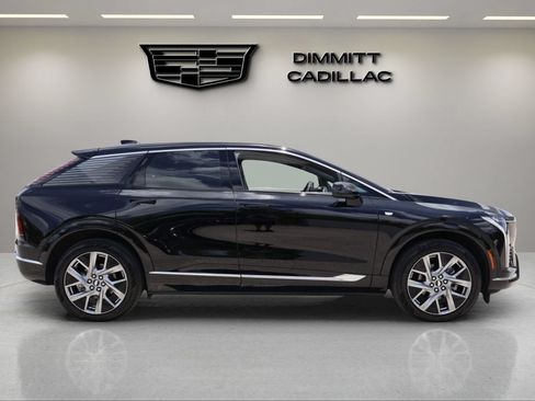 Certified 2025 Cadillac Optiq Luxury 2 w/ LPO, Floor Liner Package AWD/4WD image 4