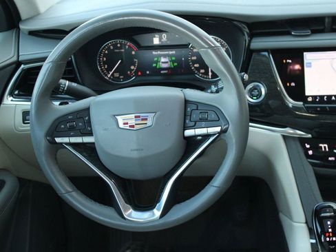 Used 2021 Cadillac XT6 Premium Luxury image 17