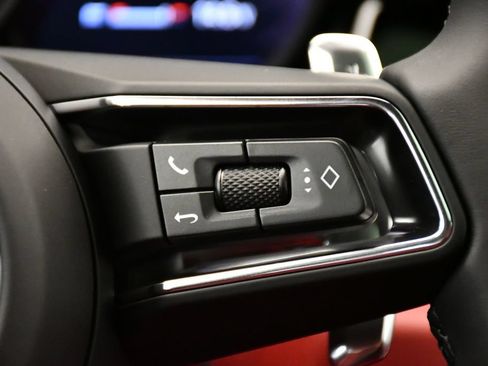 Certified 2026 Porsche Macan AWD/4WD image 29