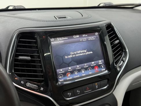 Used 2019 Jeep Cherokee Limited w/ Luxury Group AWD/4WD image 28
