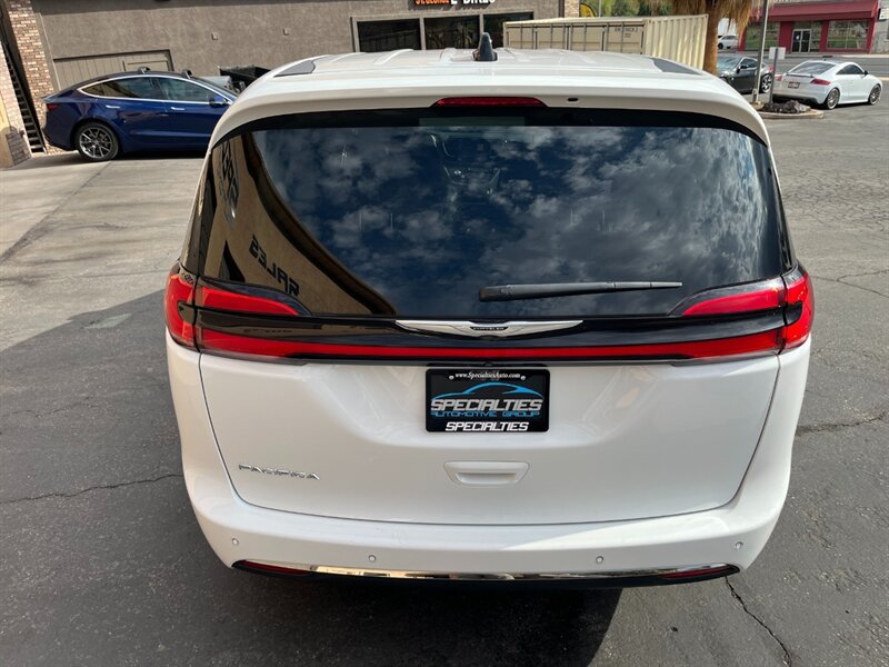 Used 2024 Chrysler Pacifica Touring-L FWD image 20