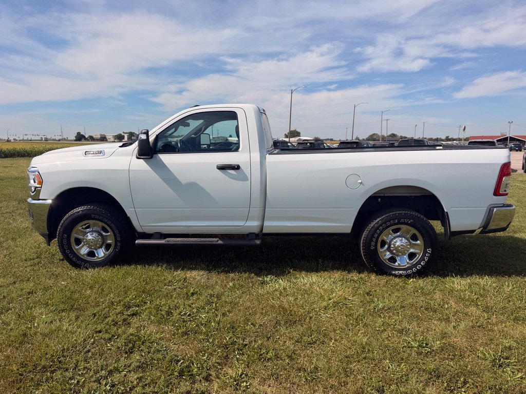 Used 2024 RAM 2500 Tradesman w/ Chrome Appearance Group AWD/4WD image 8