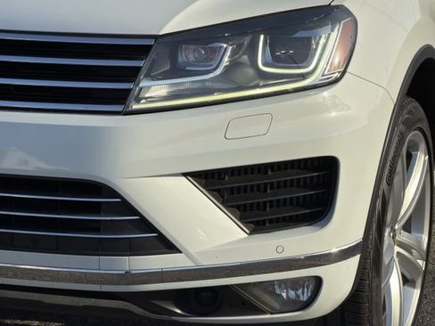 Used 2016 Volkswagen Touareg Executive AWD/4WD image 9