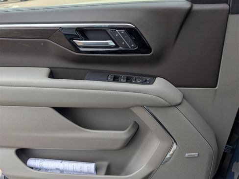 New 2026 Chevrolet Suburban LT w/ Comfort Package image 18