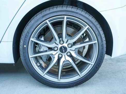 Used 2025 Genesis G70 2.5T image 10