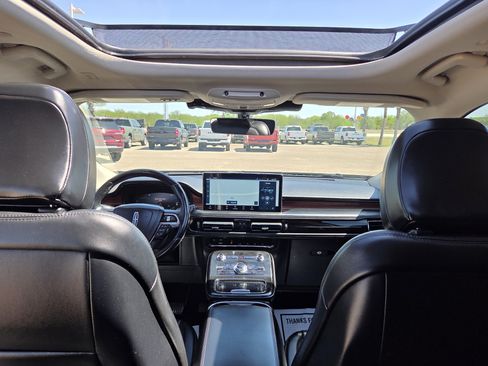 Used 2022 Lincoln Nautilus Reserve image 22